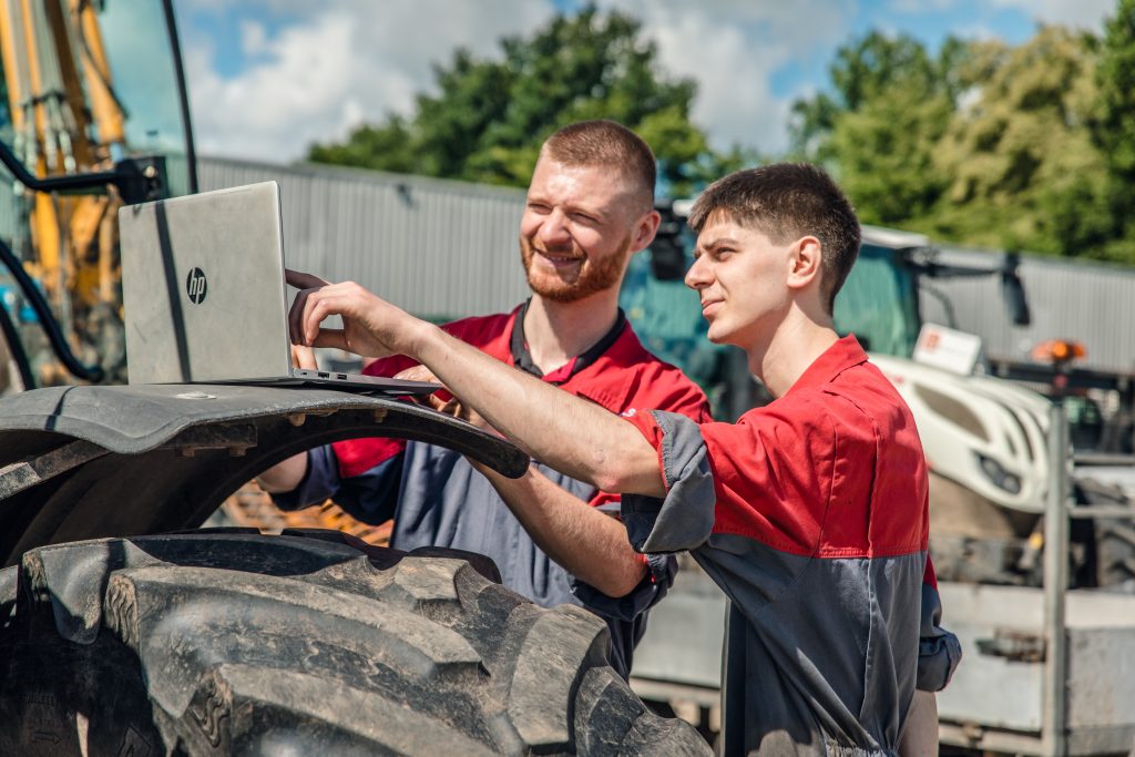 Kom werken bij het team van Weevers mechanisatiebedrijf